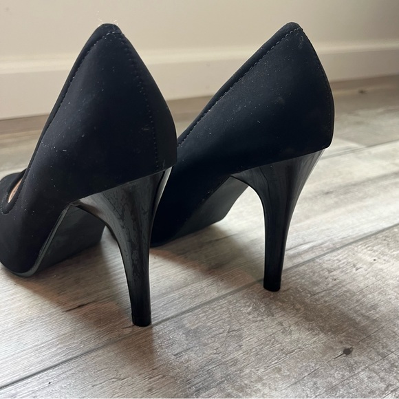 New women’s black velvet pumps size 6 - Picture 3 of 5